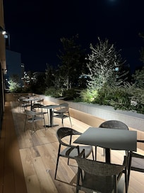 Free lounge access (outside)
