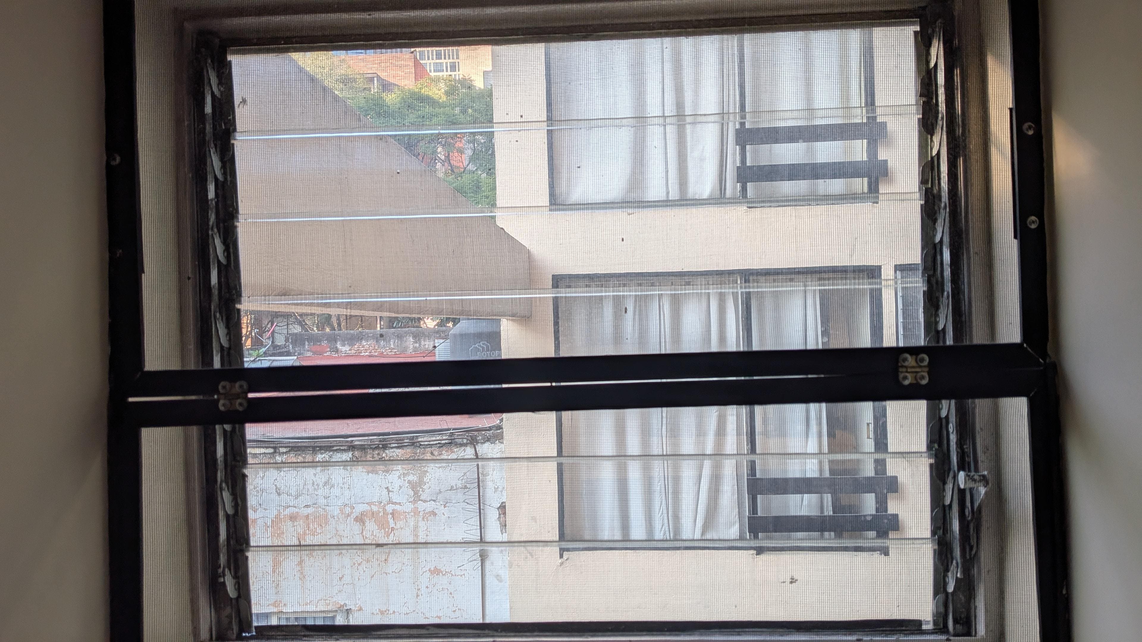 Jalousie window (slats that do not seal closed)