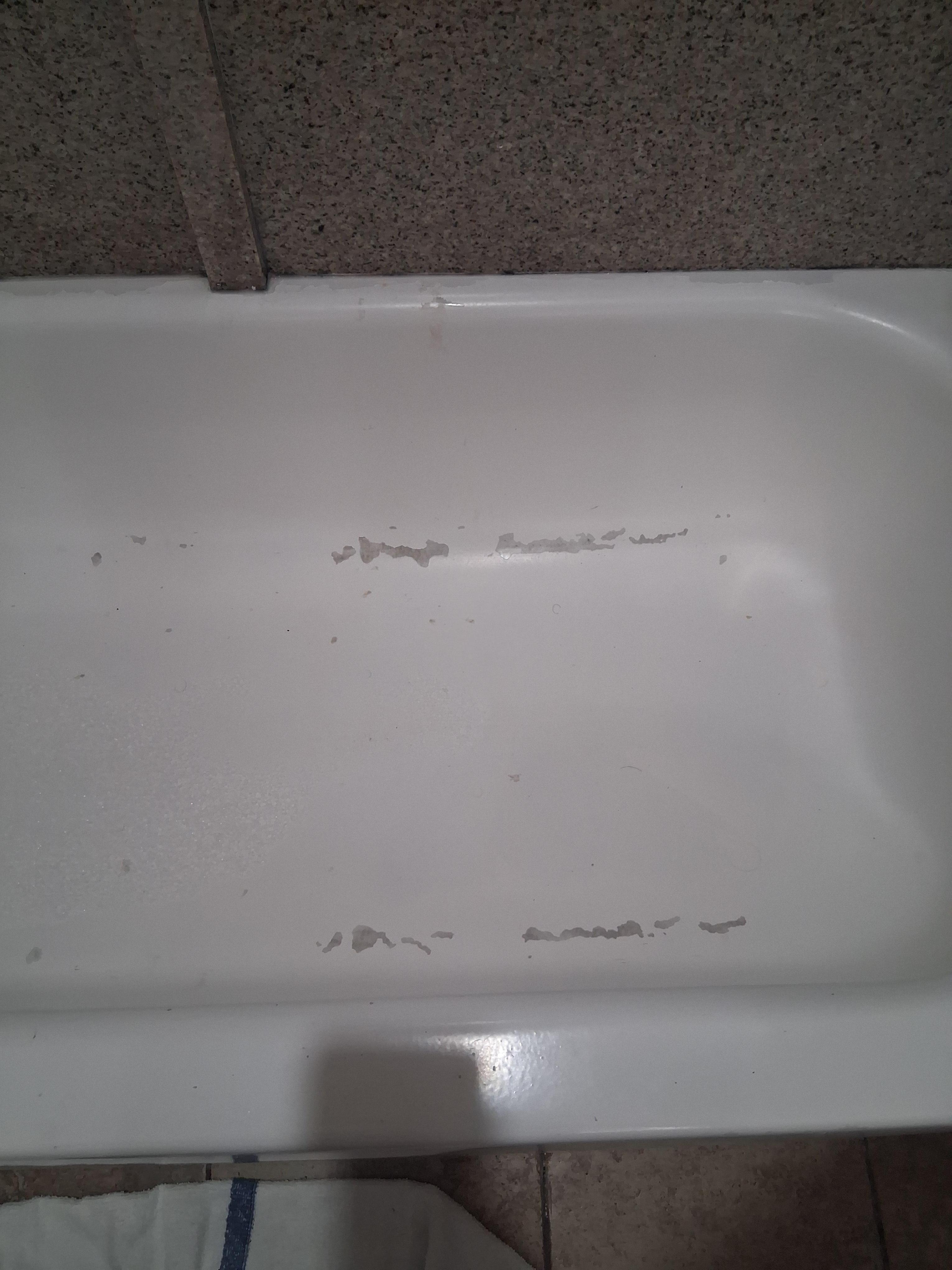Bathtub, notice the peeling 