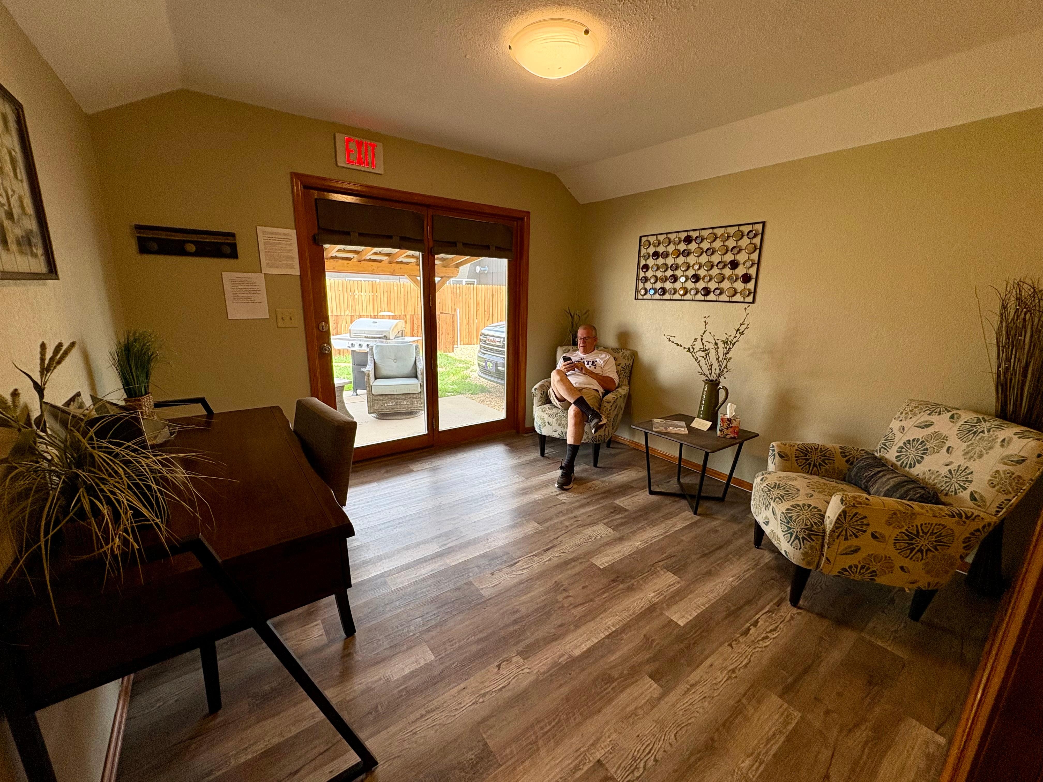 Entry seating area.