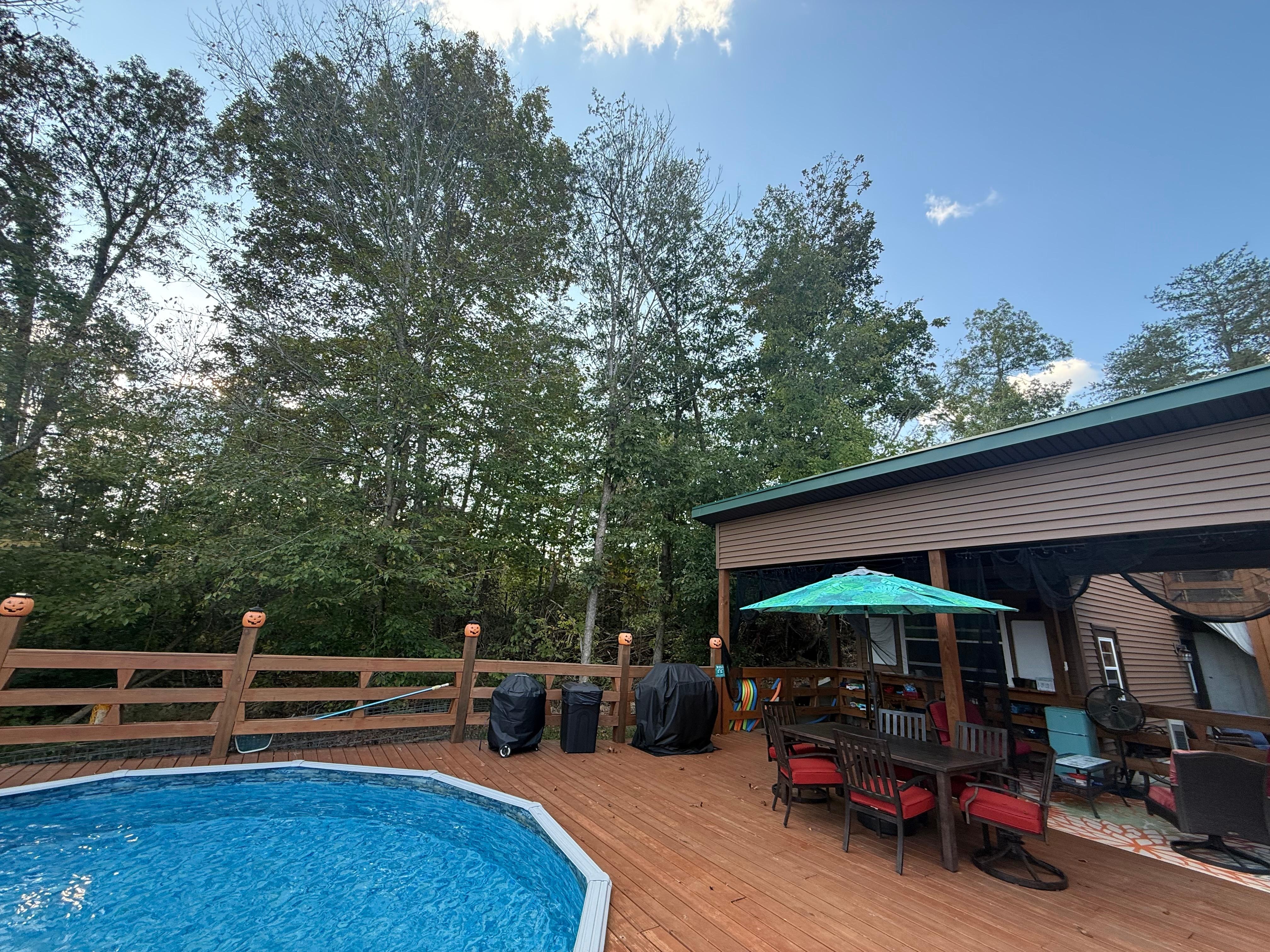 Pool was super clean and heated, the children loved it.