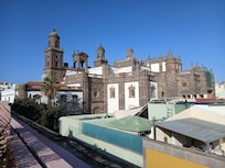 Vue cathédrale du toit de l’hôtel