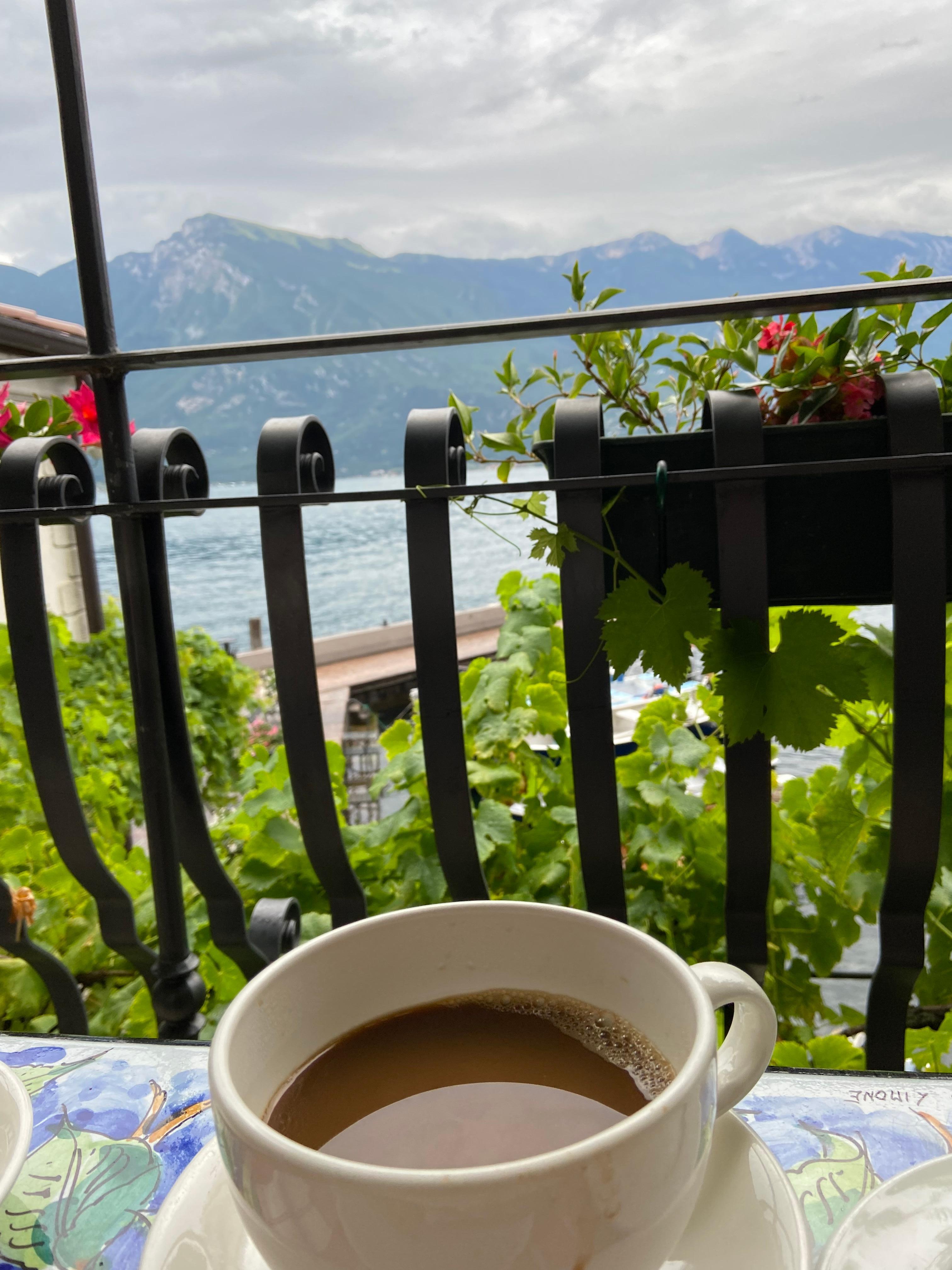 Balkon beim Frühstück 