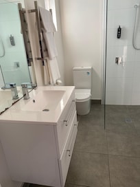 Good sized bathroom