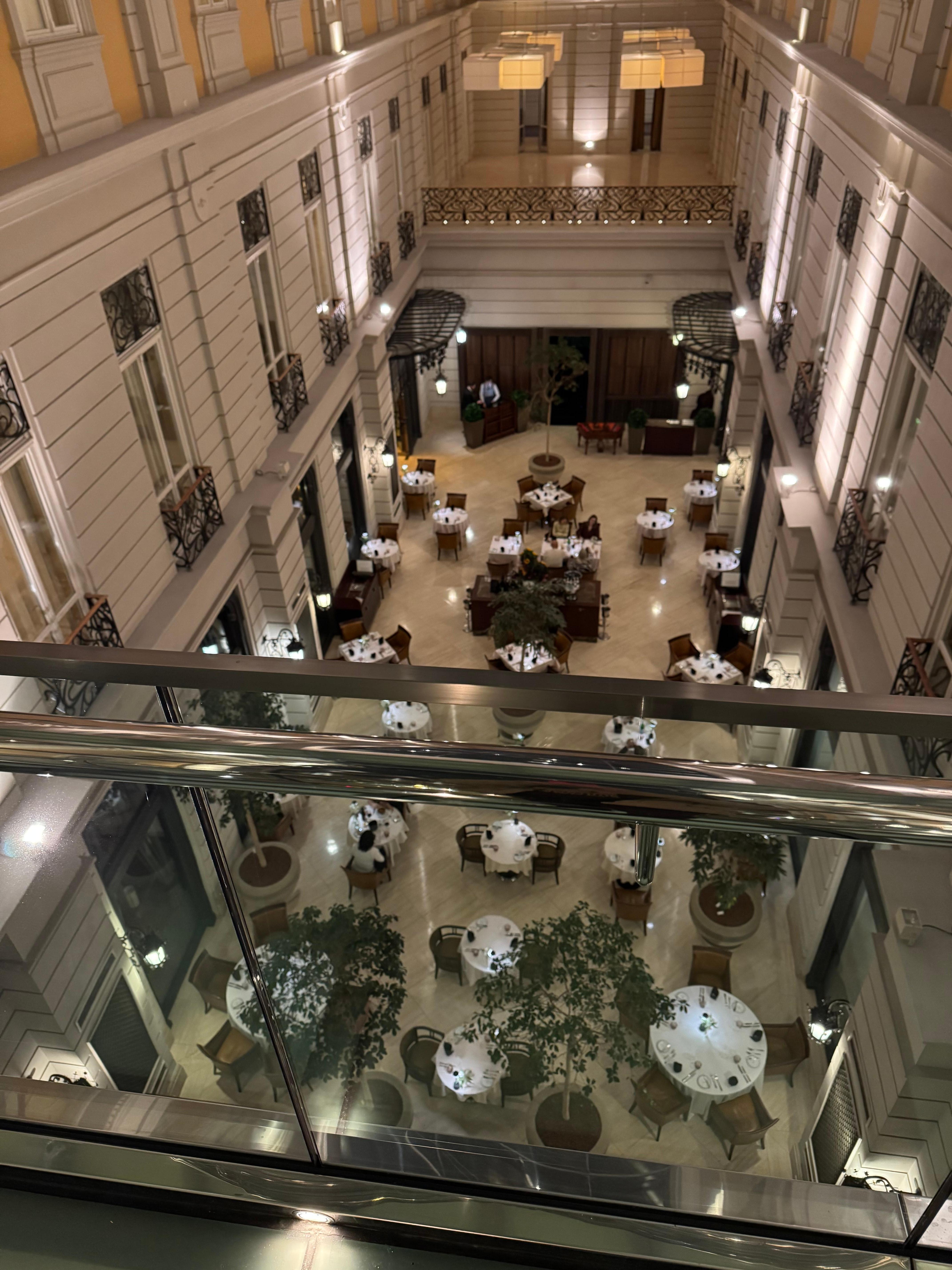 Other atrium with restaurant