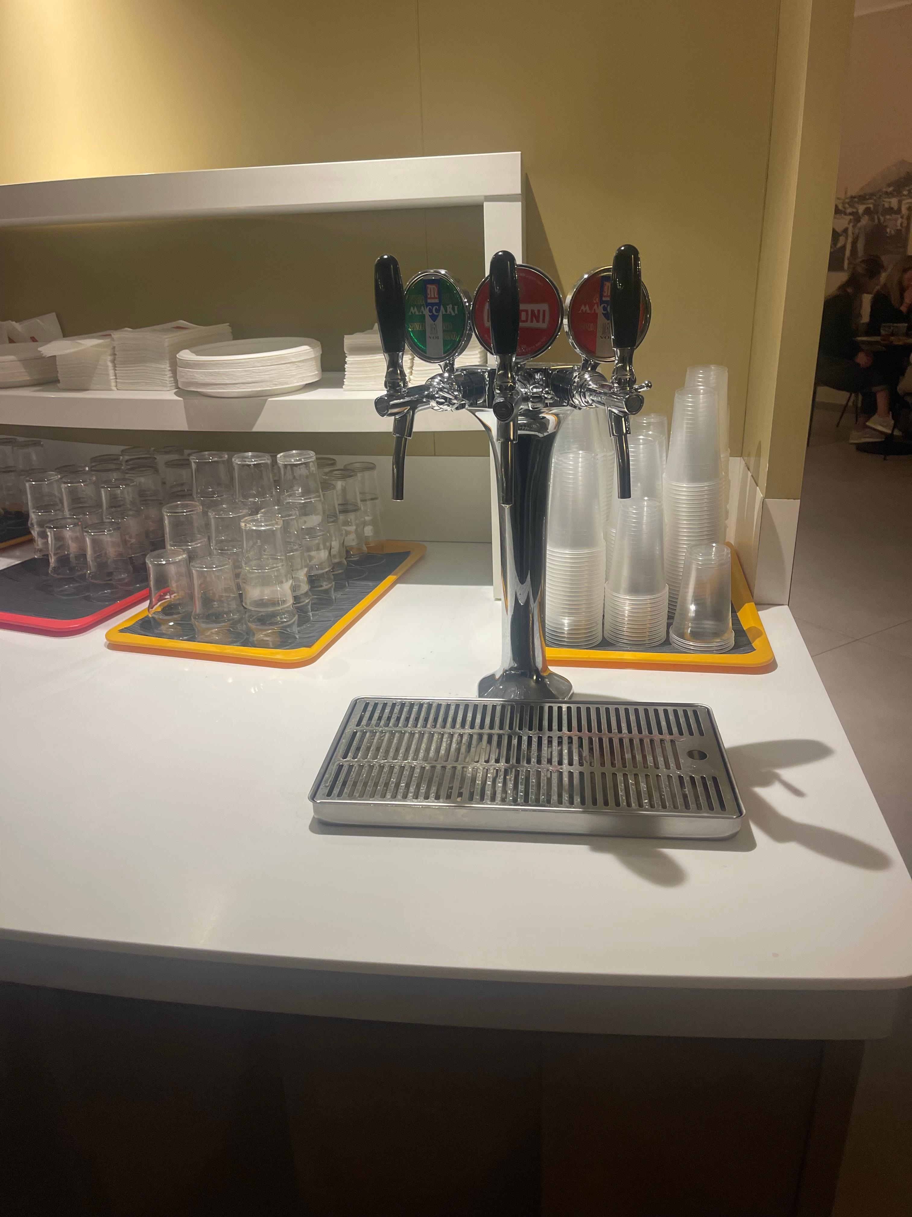 Draft white wine 
Red wine 
Beer 