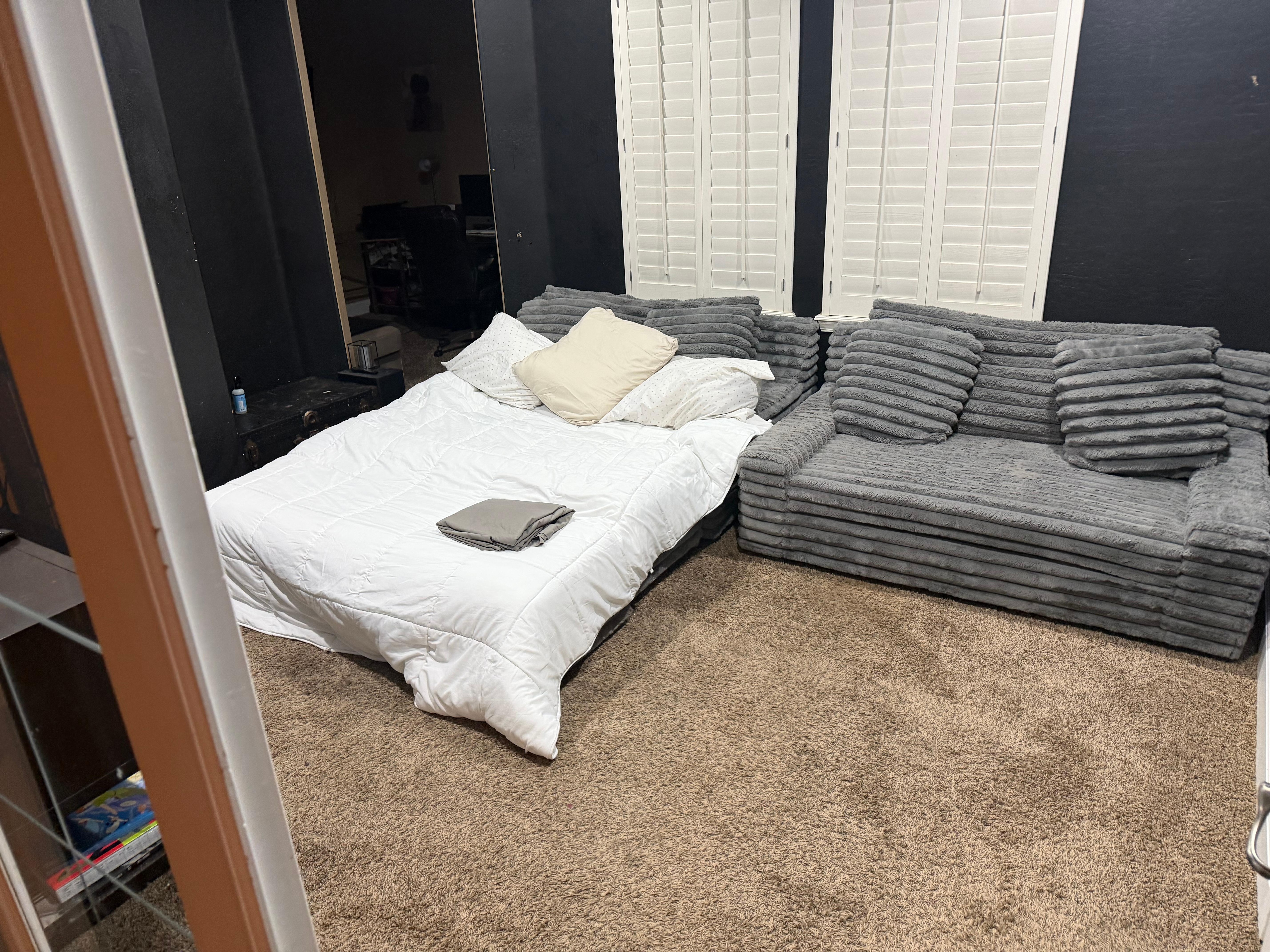 This was supposed to be a queen bedroom