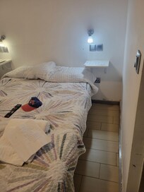 La habitacion es muy pequeña y no se ajusta a las imagenes presentadas en