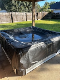 Hot tub should be replaced/repaired or not listed prominently in the description