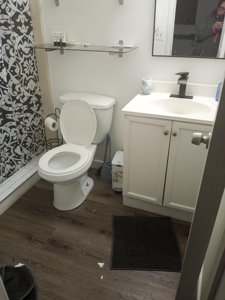 Tissues on floor when we arrived.