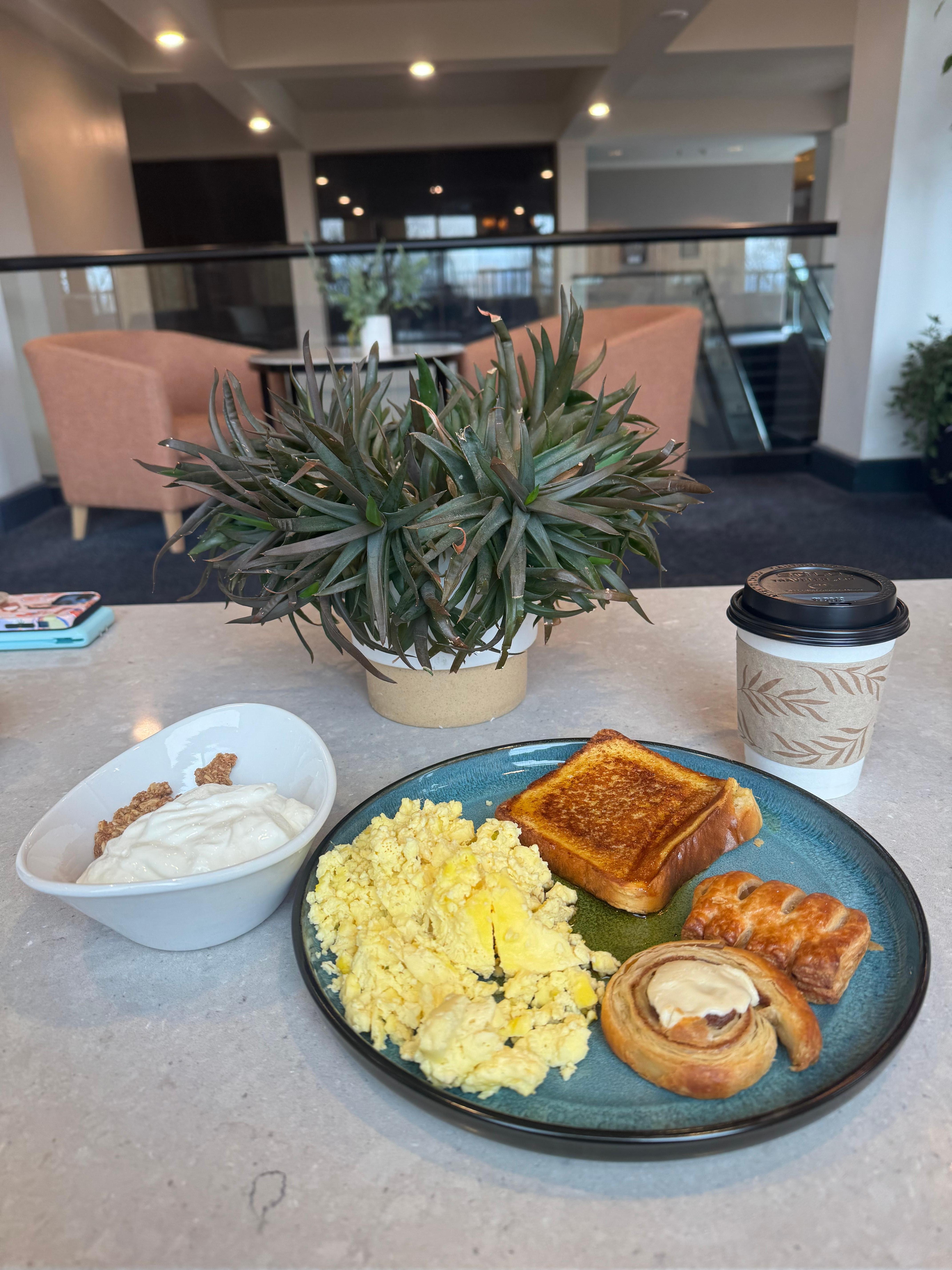 Delicious breakfast (a an additional free)