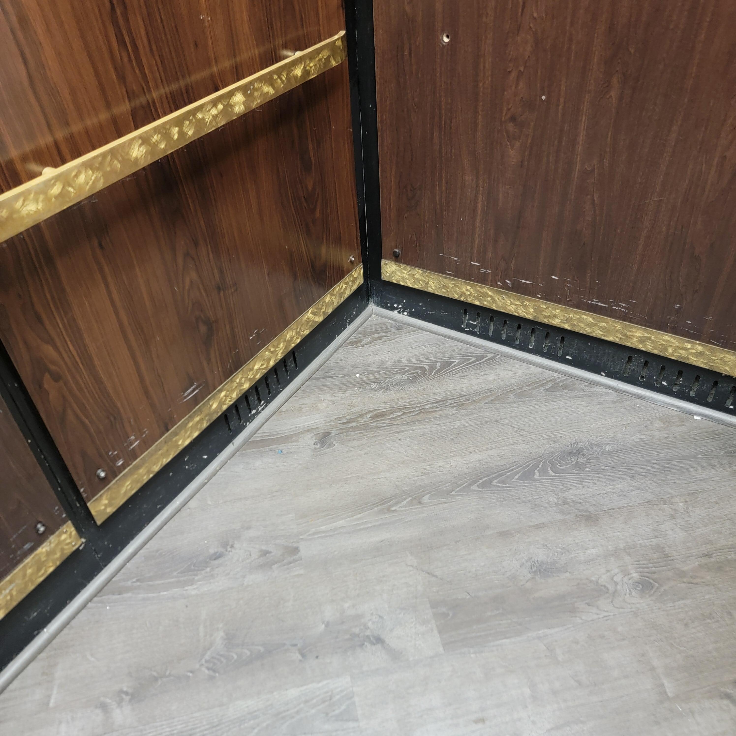 Dirty elevator 