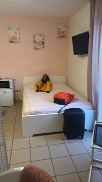 So uncomfortable bed