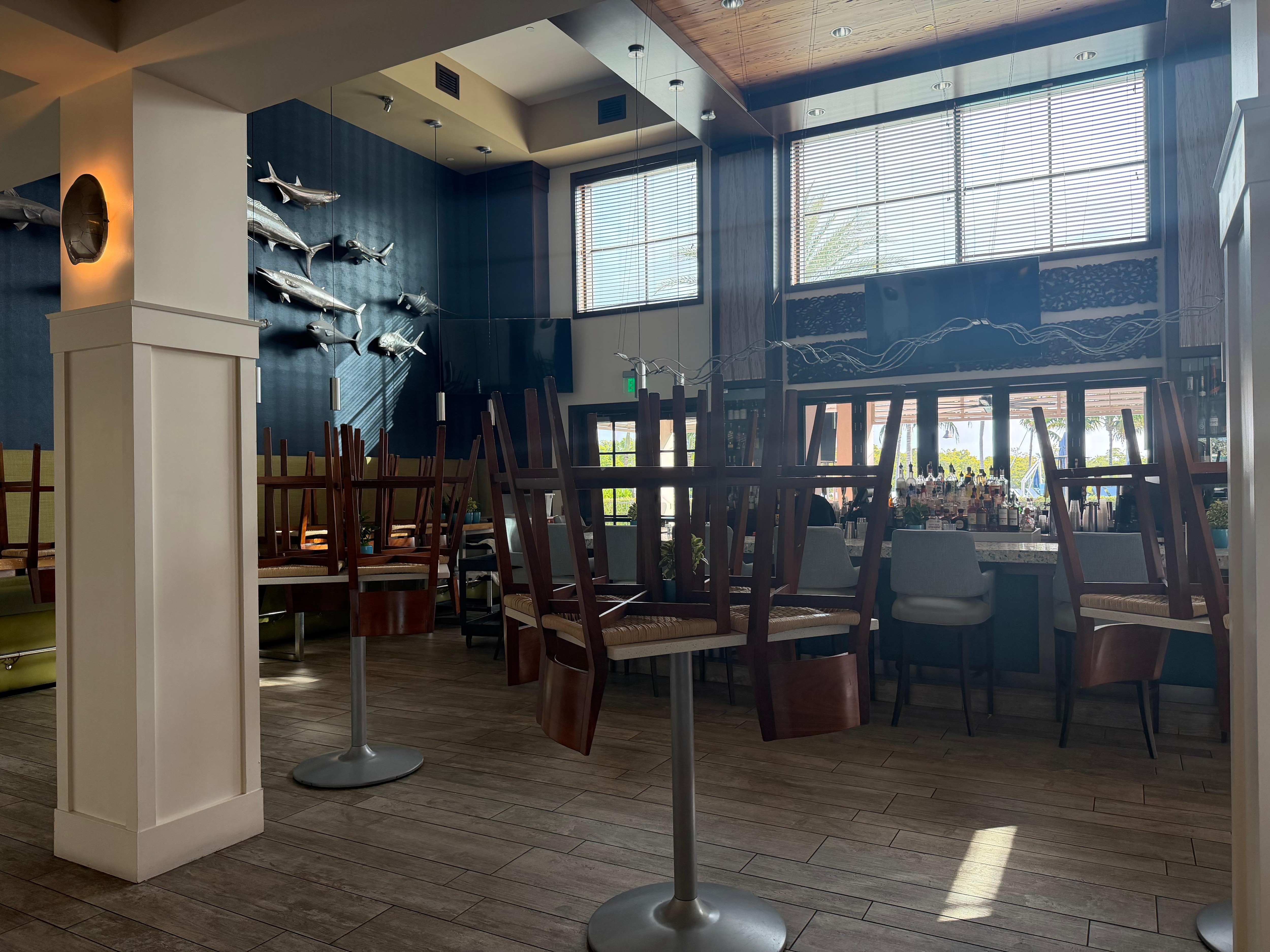 At 10:30 am, the bar closed, but it looks like a street stall.