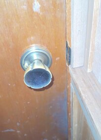 Second bedroom door knob was broken.