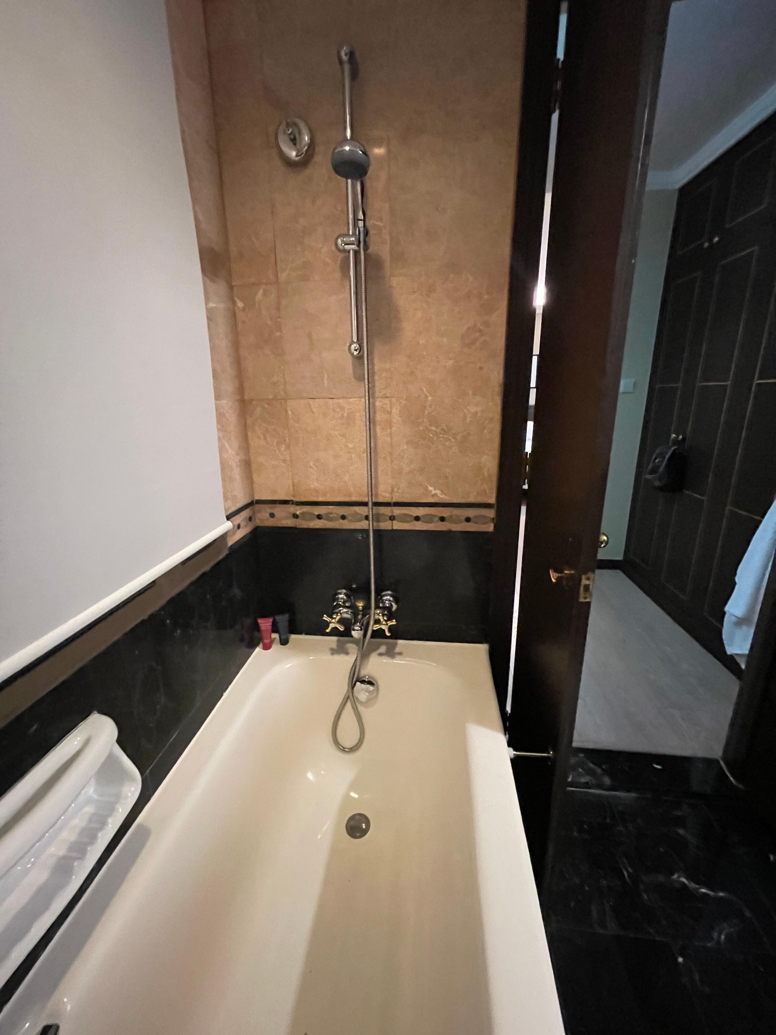 Bathtub