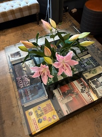 Always some nice flowers and cookies provided here in the midday.