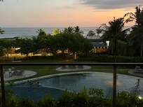 Blick vom Zimmer mit grossem Pool