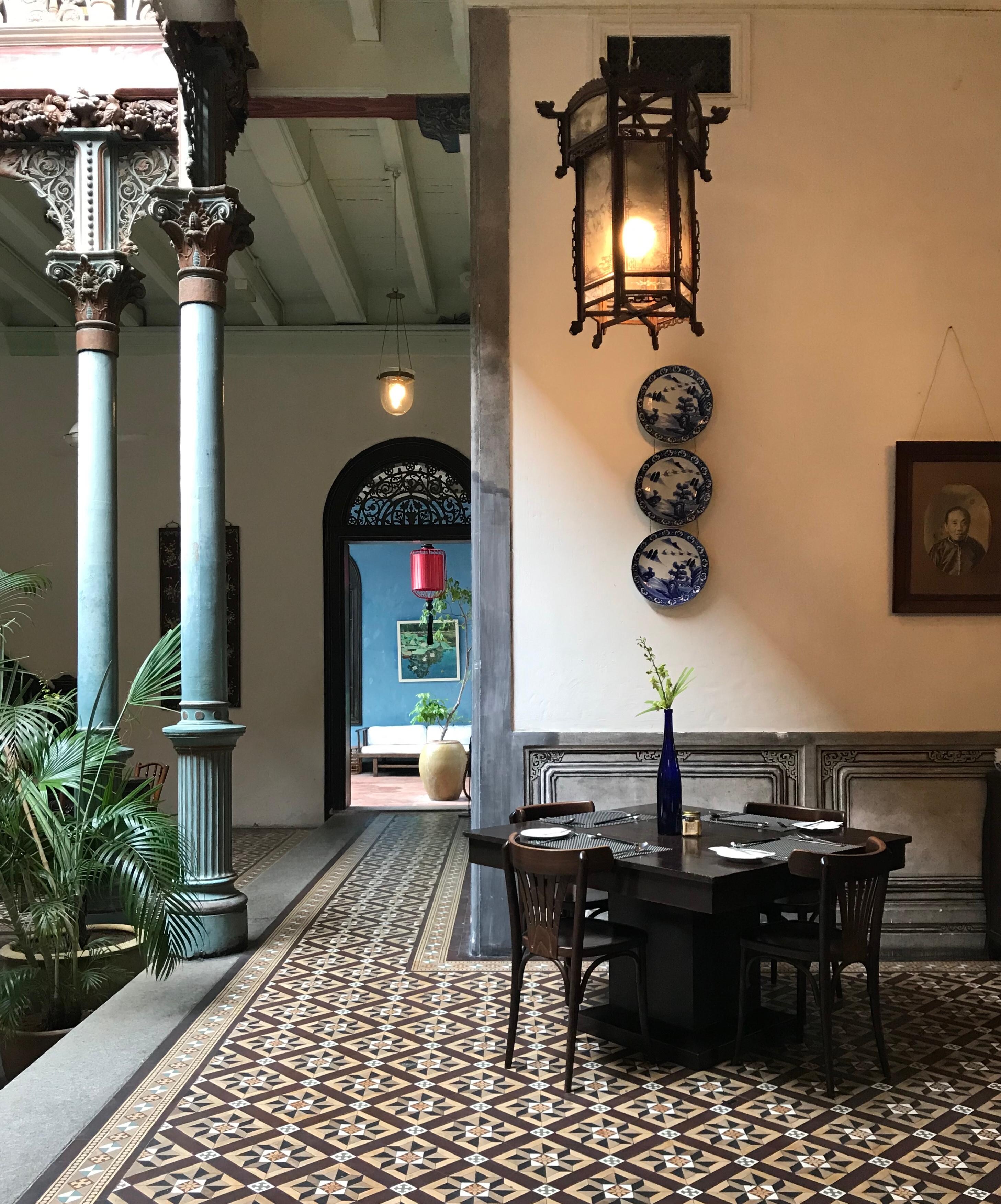 早餐用餐區。下午坐在這裏，外面的炎熱就像與你無關。