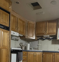 Super clean RV to stay in. Kitchenette shower, bathroom and Wi-Fi picnic table outside with a really nice barbecue.