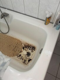 Everything we put in the kitchen sink, for example here coffee, came back up in the bathroom.