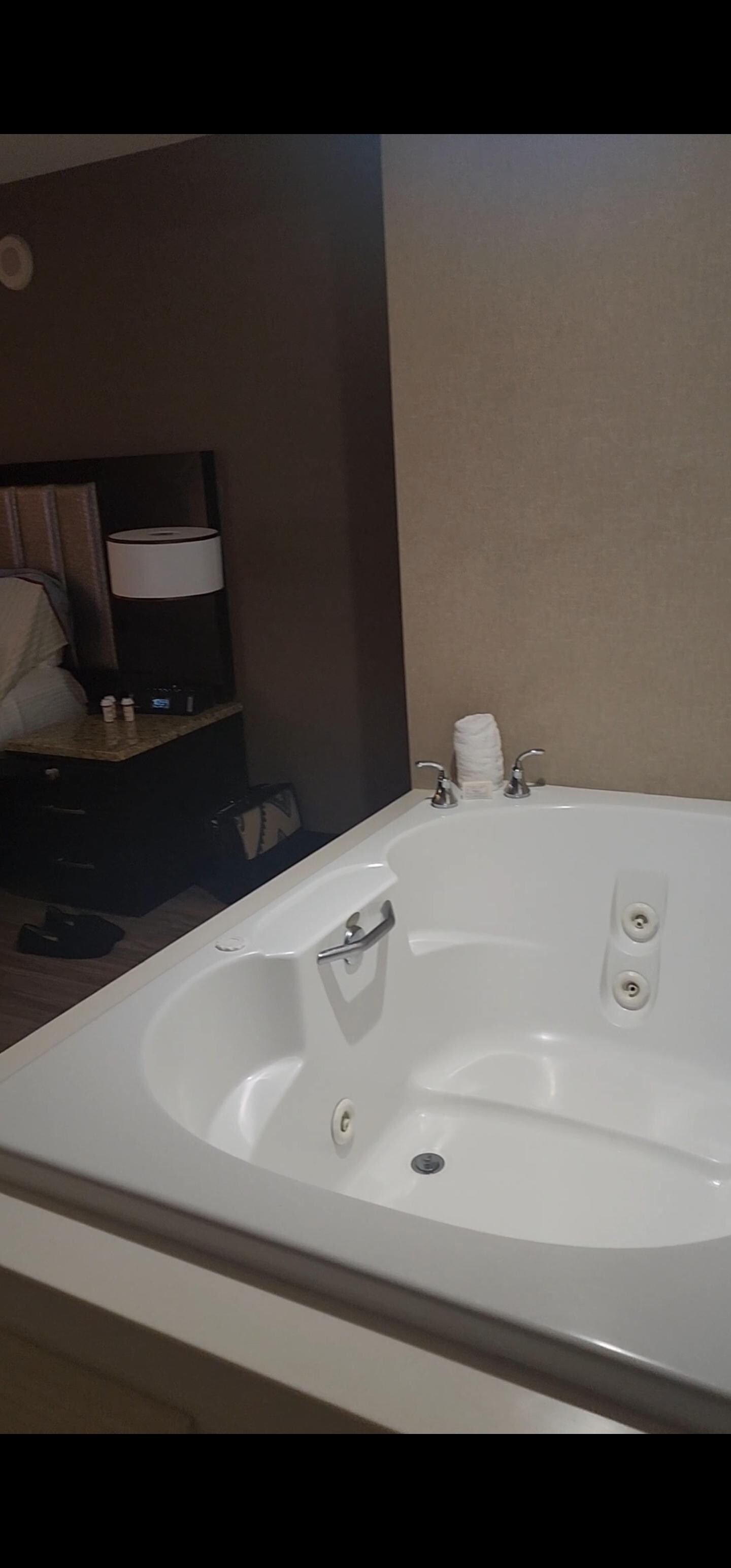 Jacuzzi tub