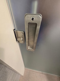 Bathroom door that doesn't lock