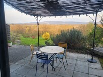 Vue des montagnes depuis la terrasse .