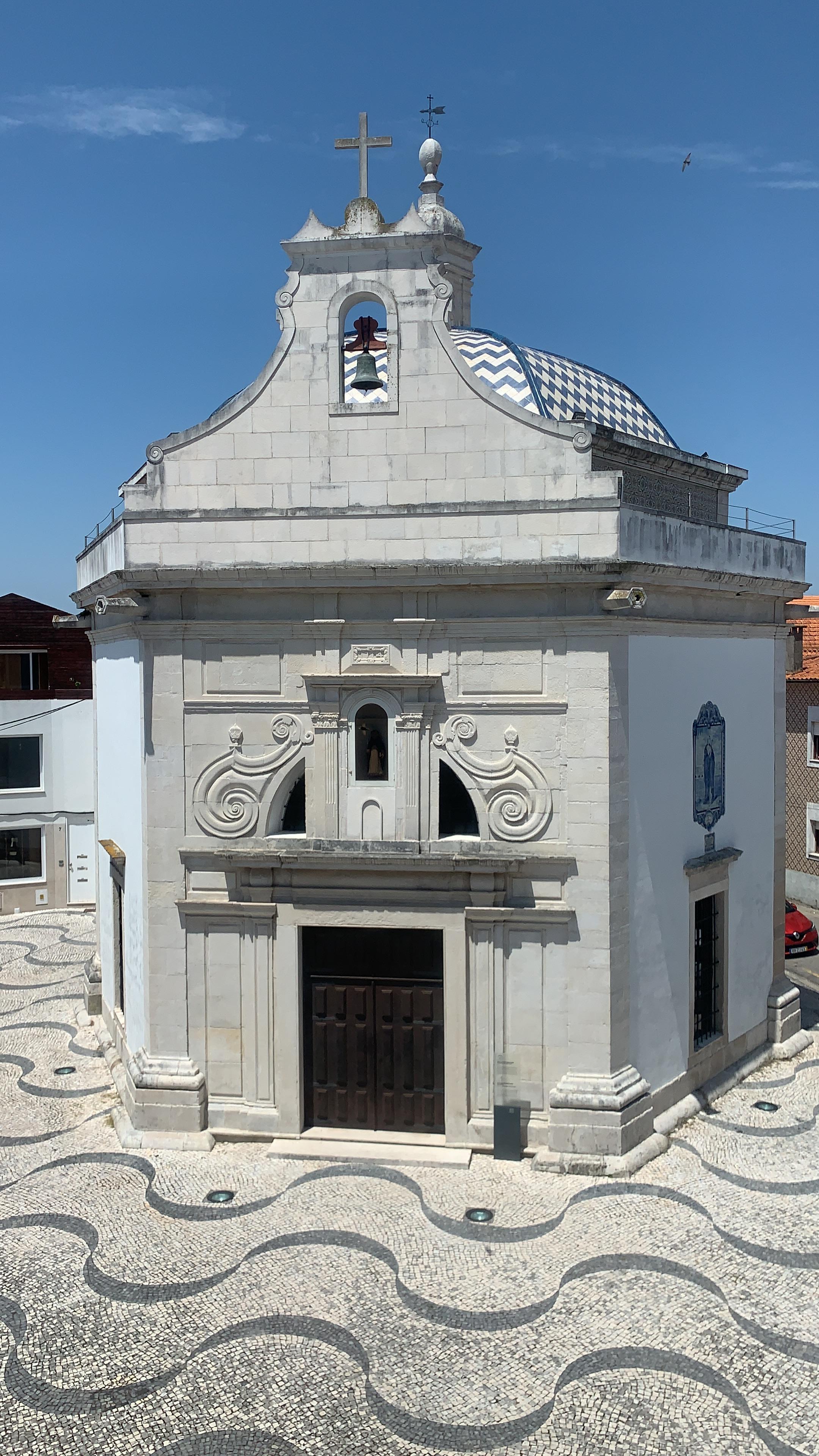 Esta capilla está en la vista de la ventana de la hab ppal es una belleza 