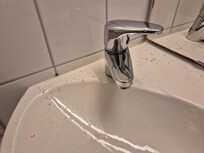 Staubflocken aus dem Lüfter im Bad.