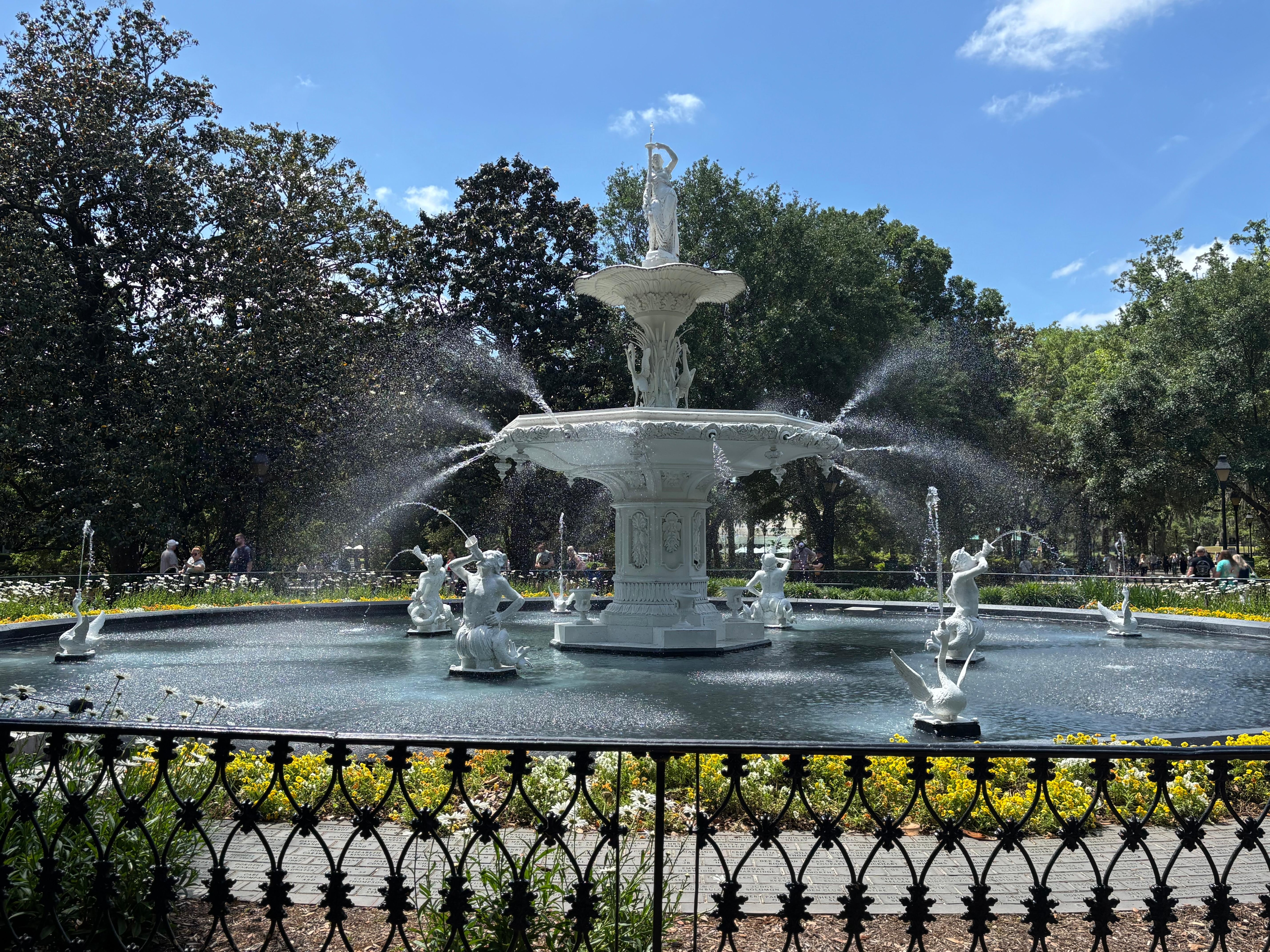 Forsyth Park is just around the corner from the apartment! 