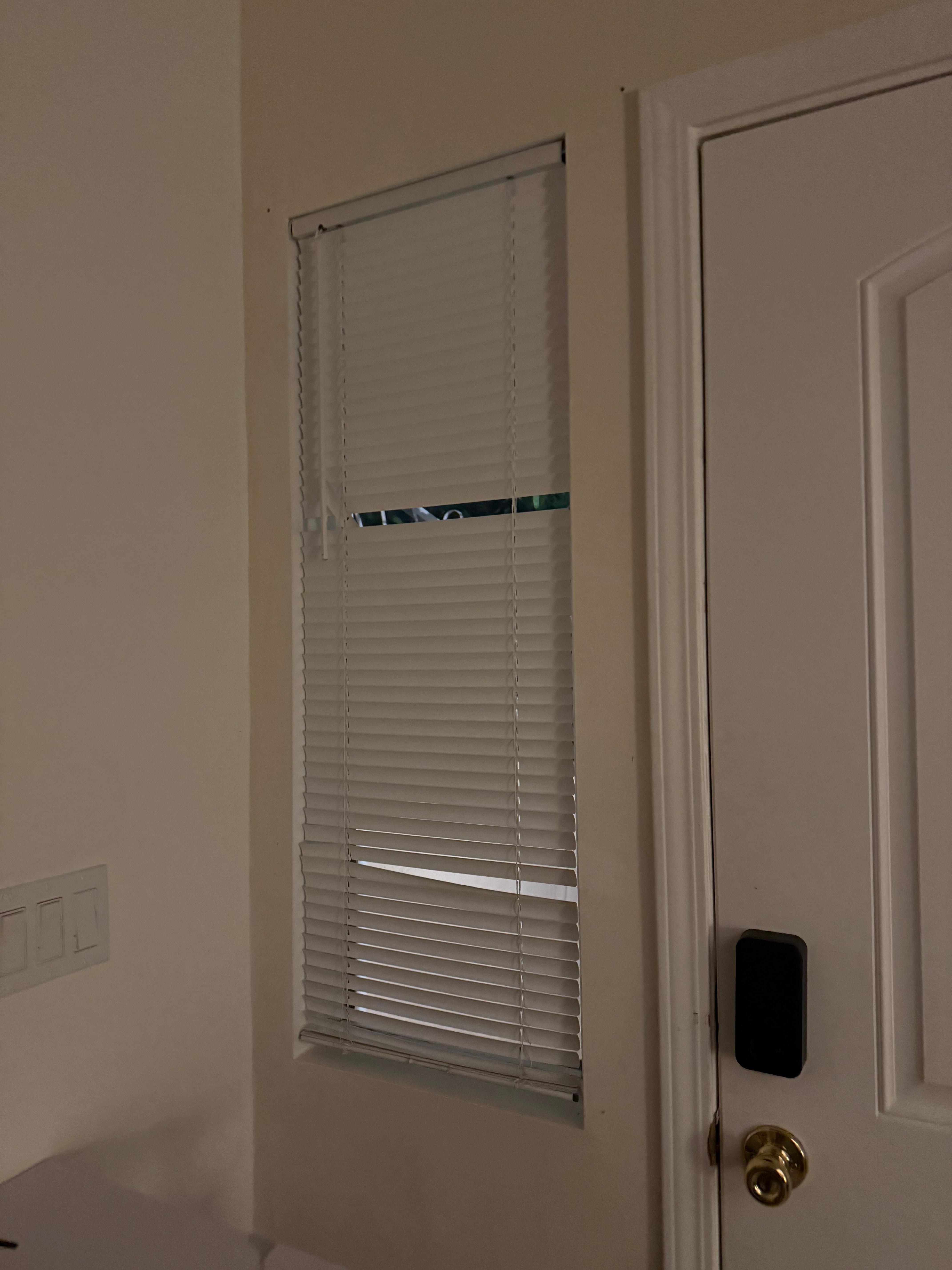 Broken and non-functional blinds upon arrival.