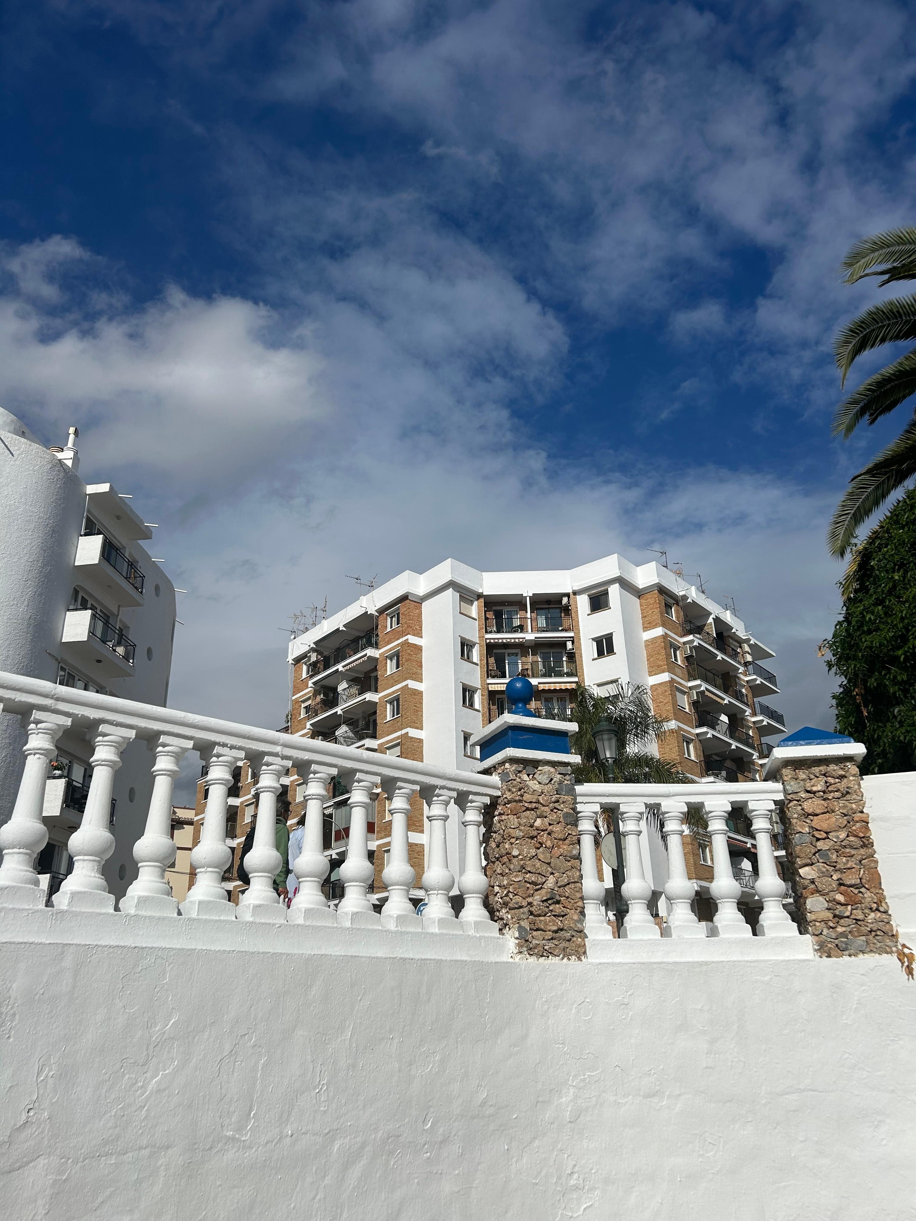 Huset sett från trapporna ner till stranden