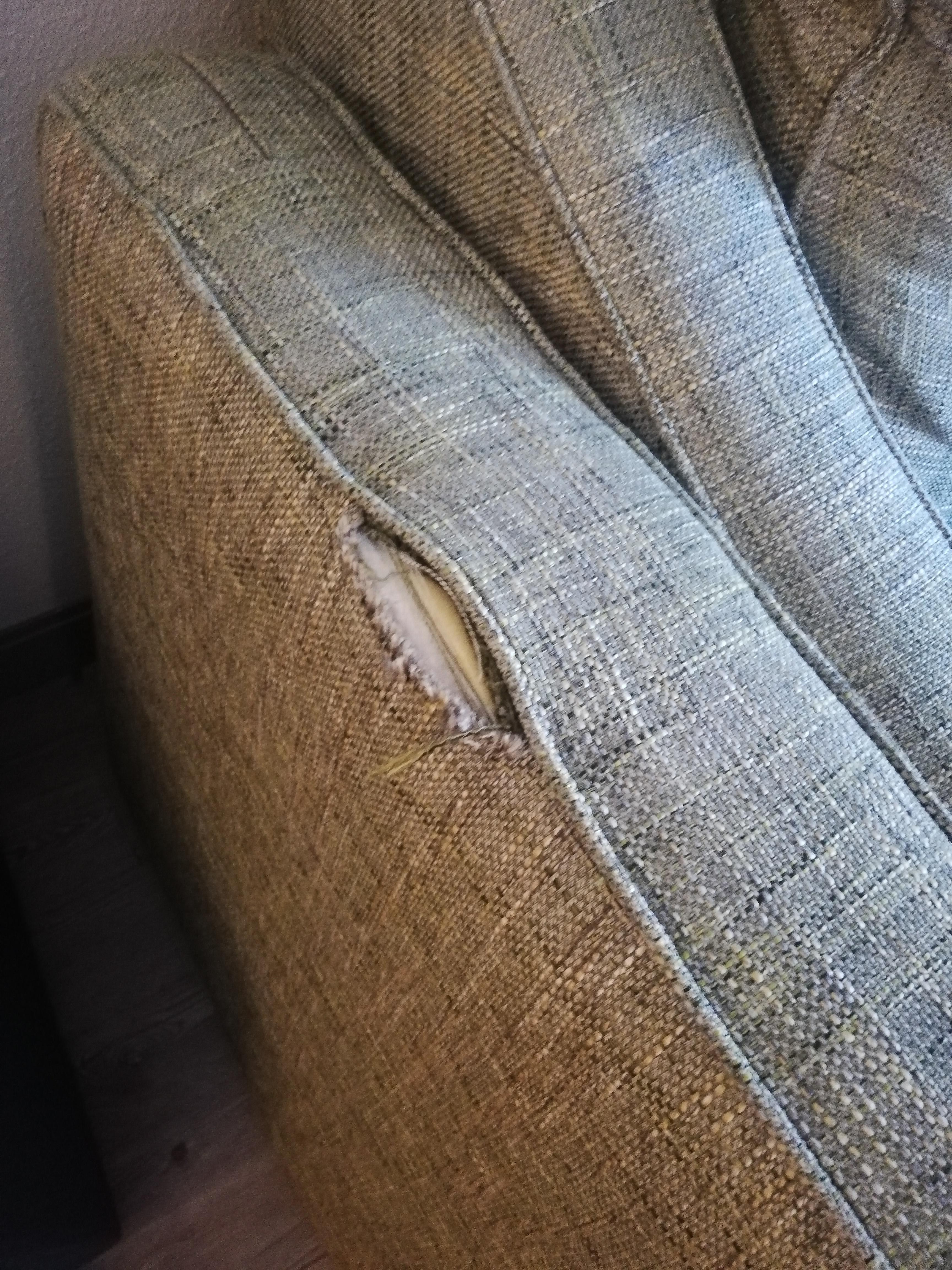 Broken dirty sofa, impossible to sleep in