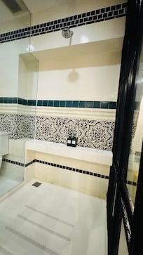 Good pressure and hot water.