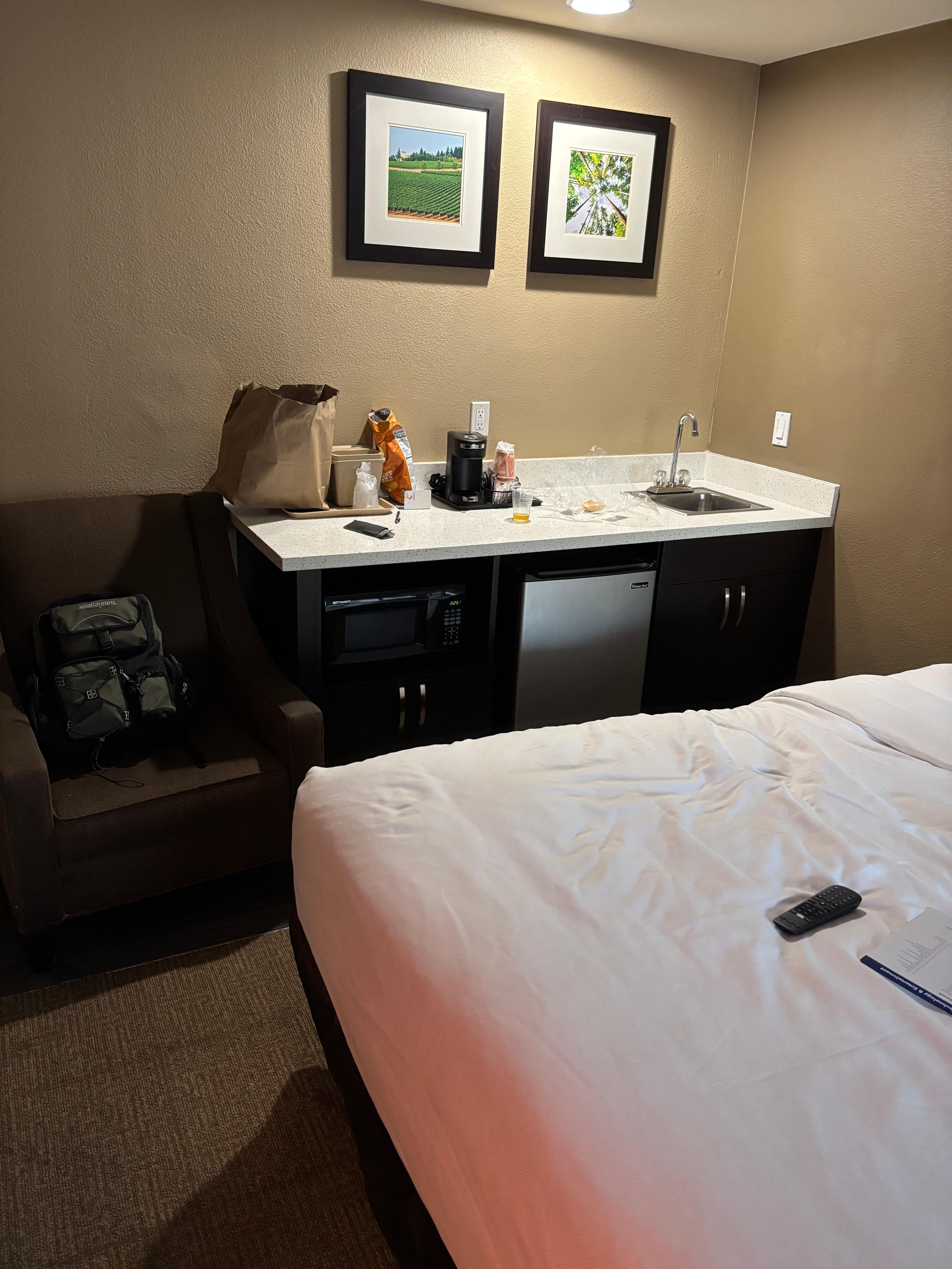 Decent stuff ze room with Blk out shade