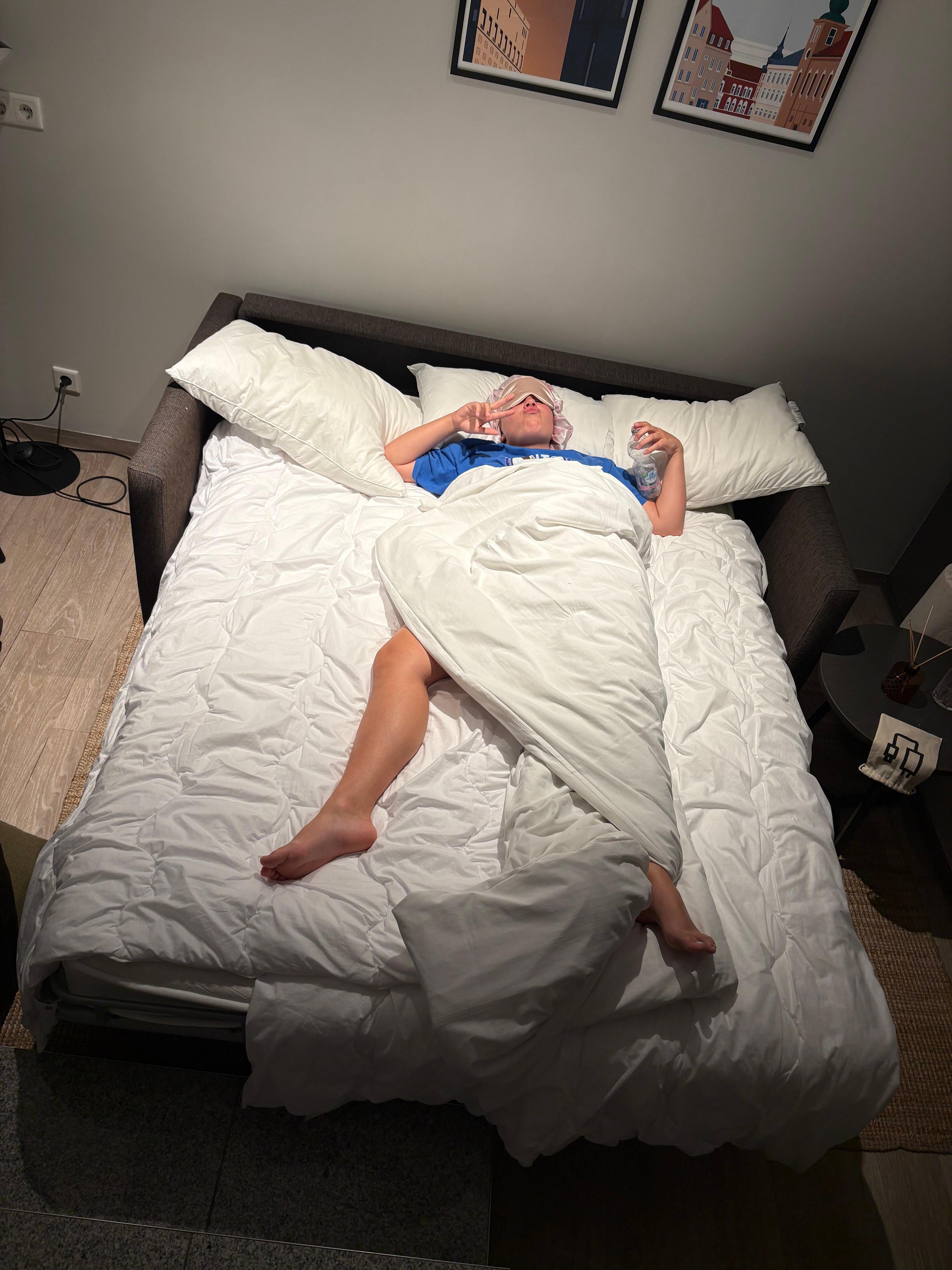 Spacious pull out couch
