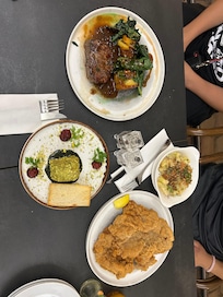 レストランで夕食
