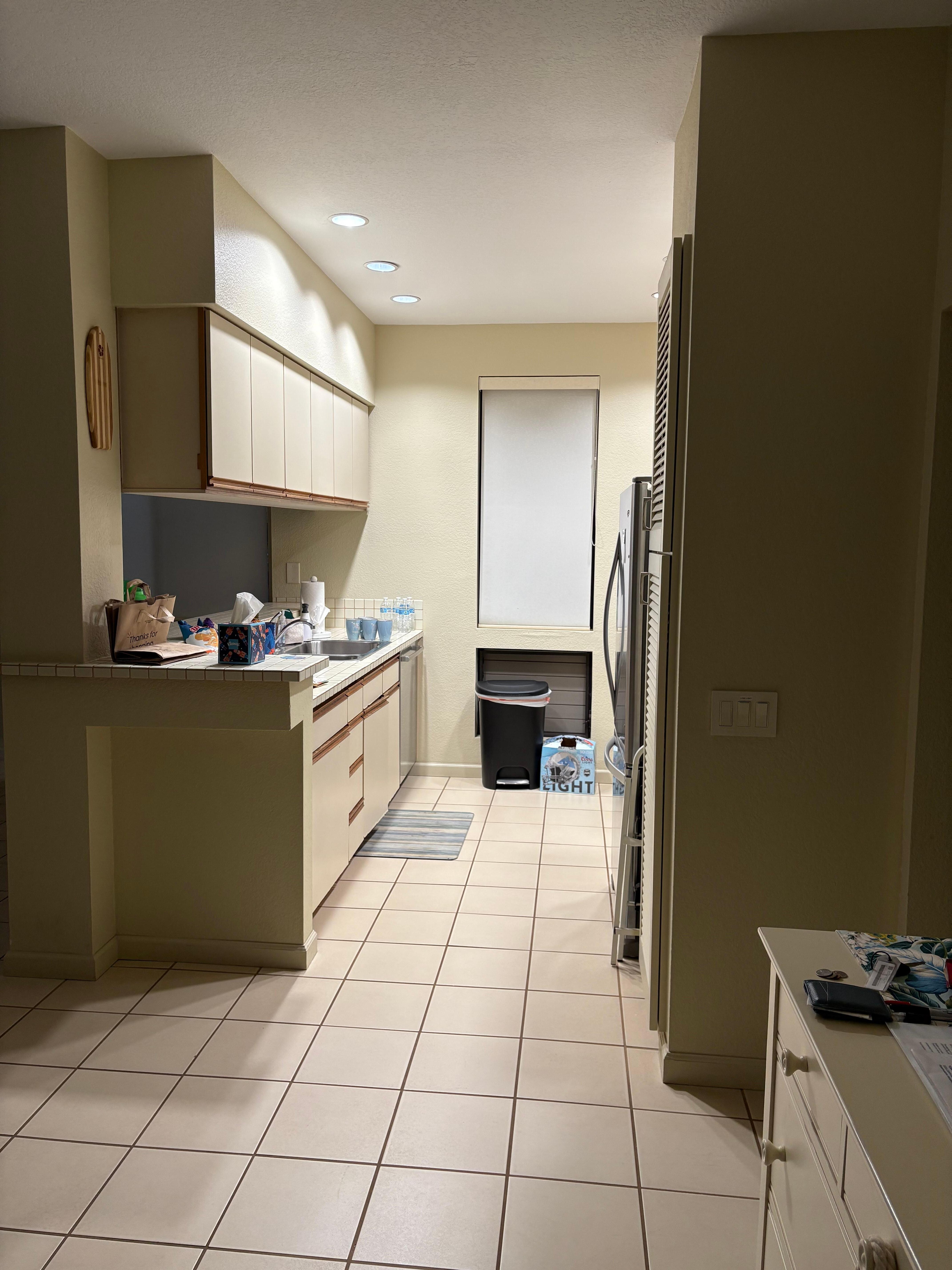 Nice kitchen with nice coffee pot/ keurig 