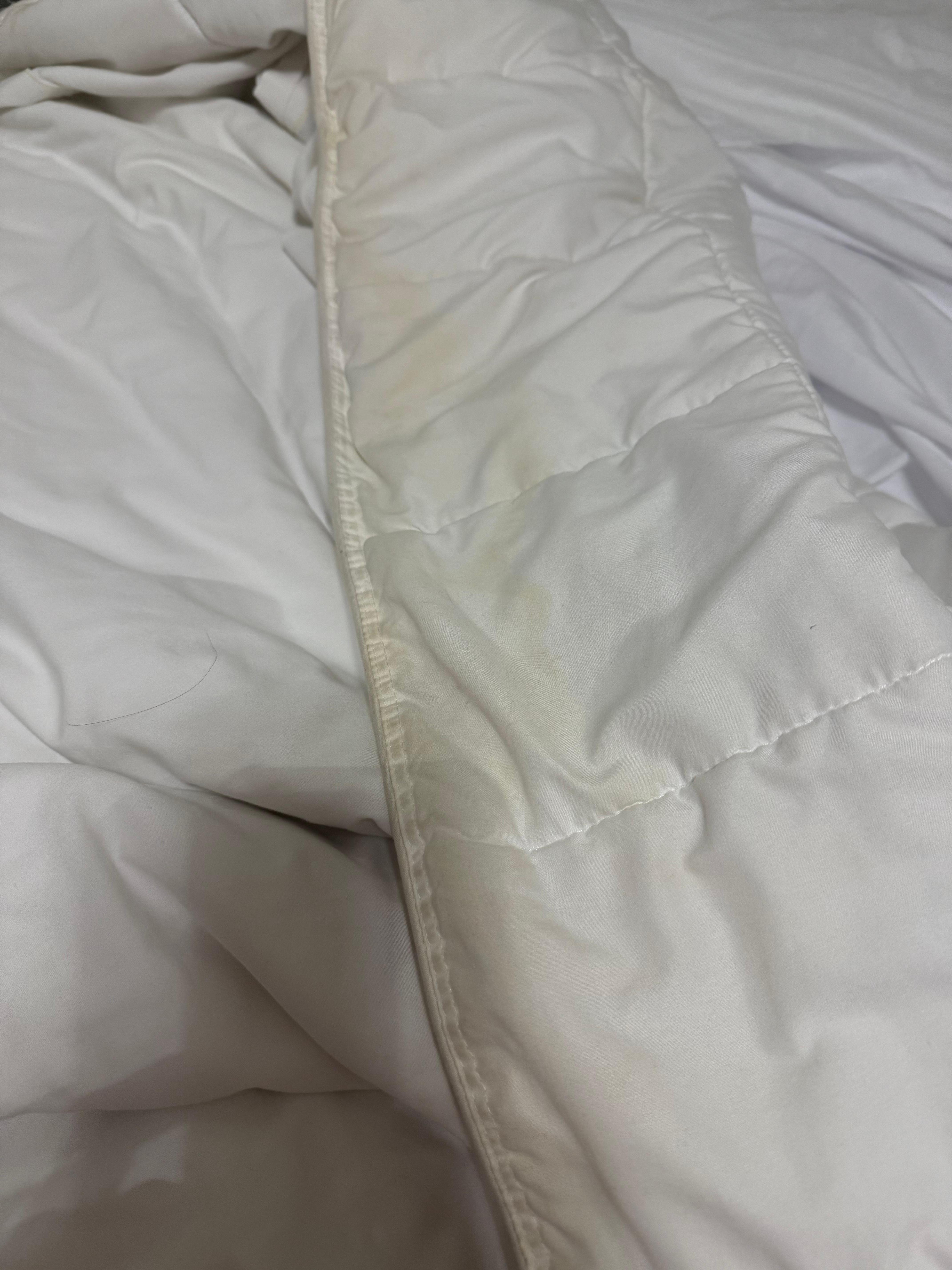 Dirty/stained comforter 