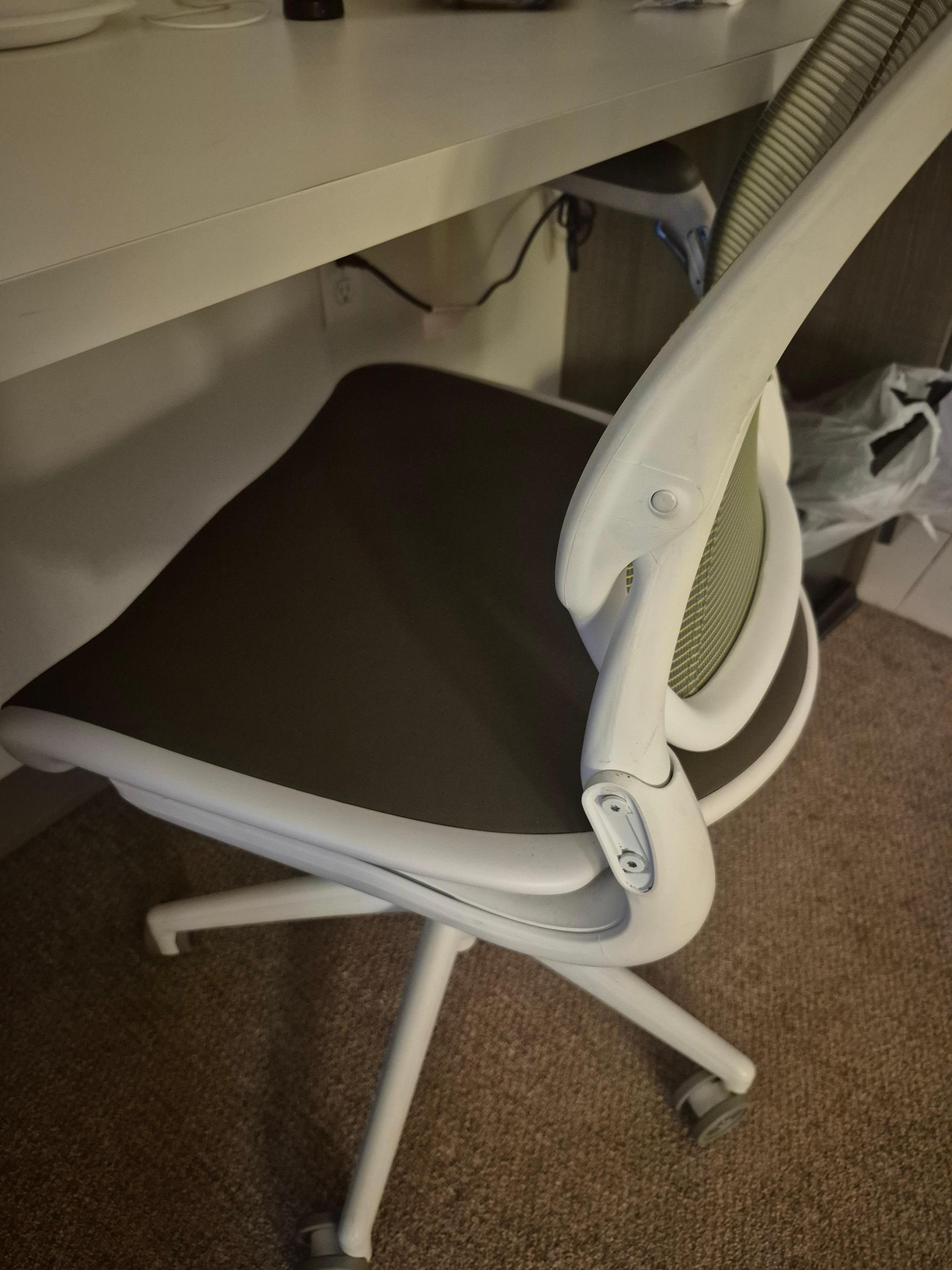Desk chair missing an arm