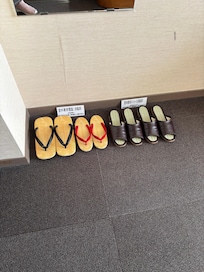 左側2足が外出用、右側2足が室内用。
ありがたい