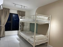 樓中樓下層臥室(一)