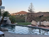 Nice hiking trail directly in back of the house!
