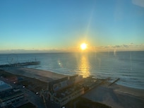 Sol nascendo - vista do quarto do hotel