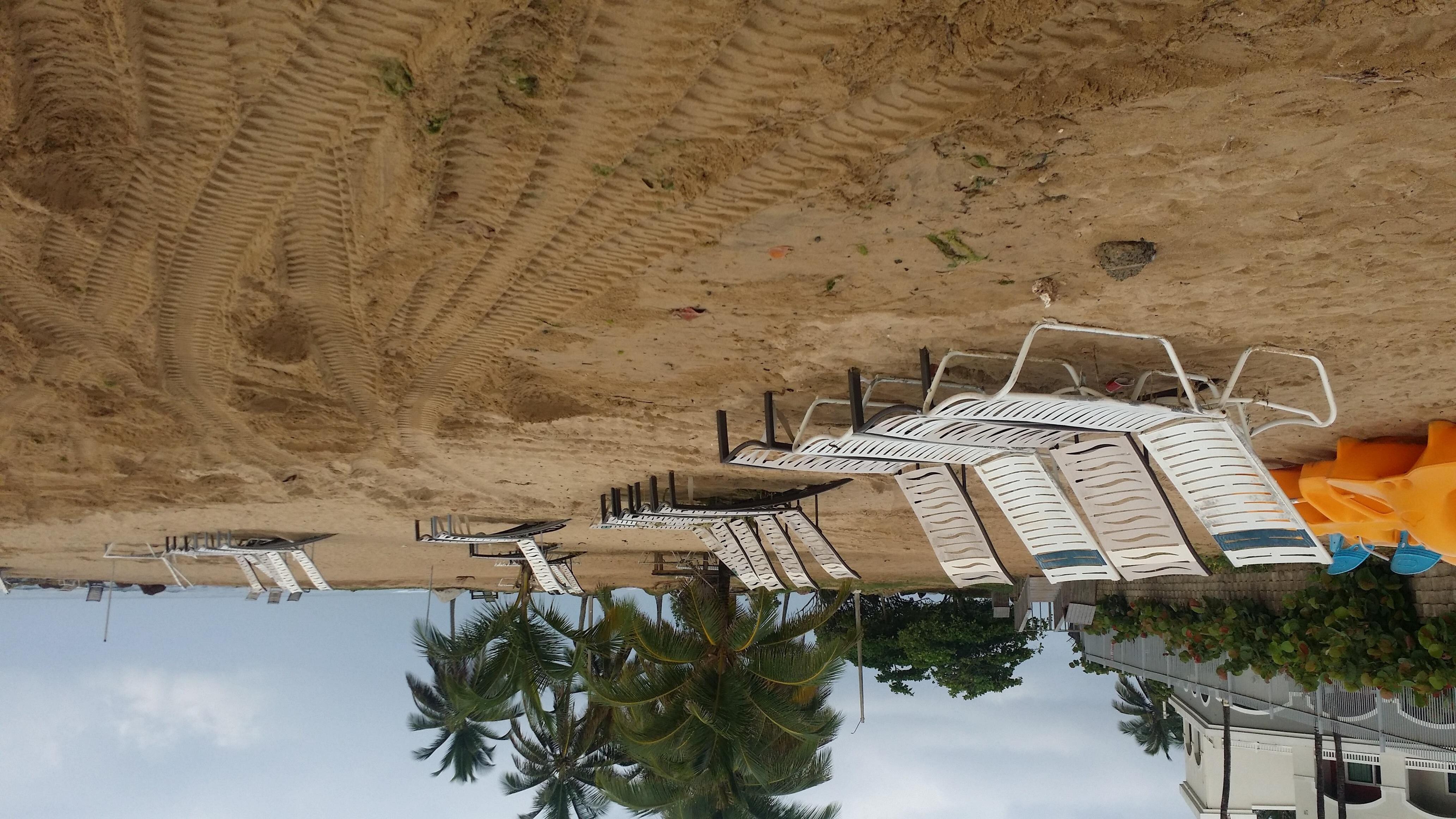 dirty sand & chairs-no shades like in pictures