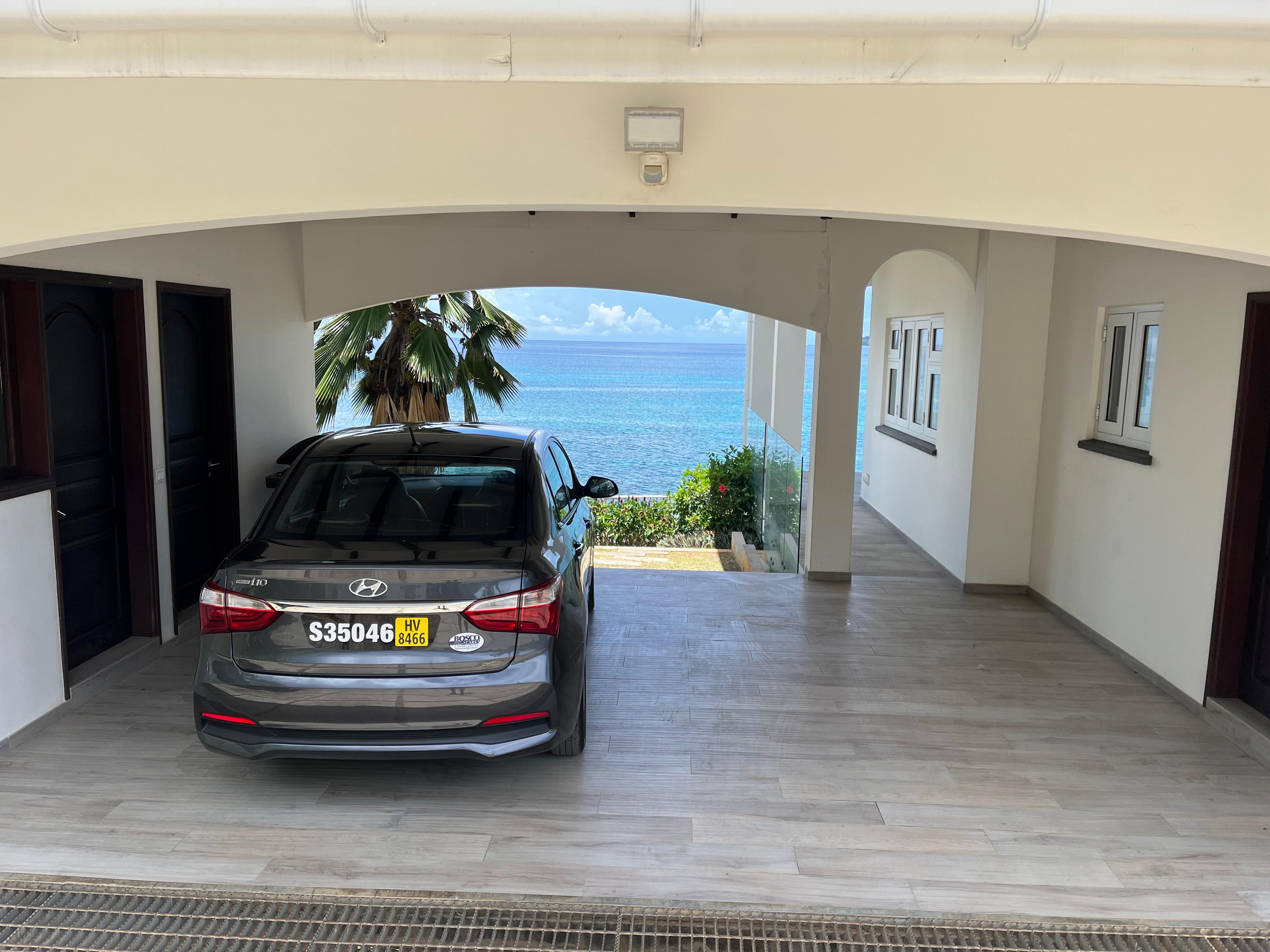 Voiture garée à l’ombre : Top