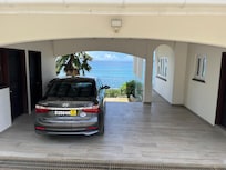 Voiture garée à l’ombre : Top
