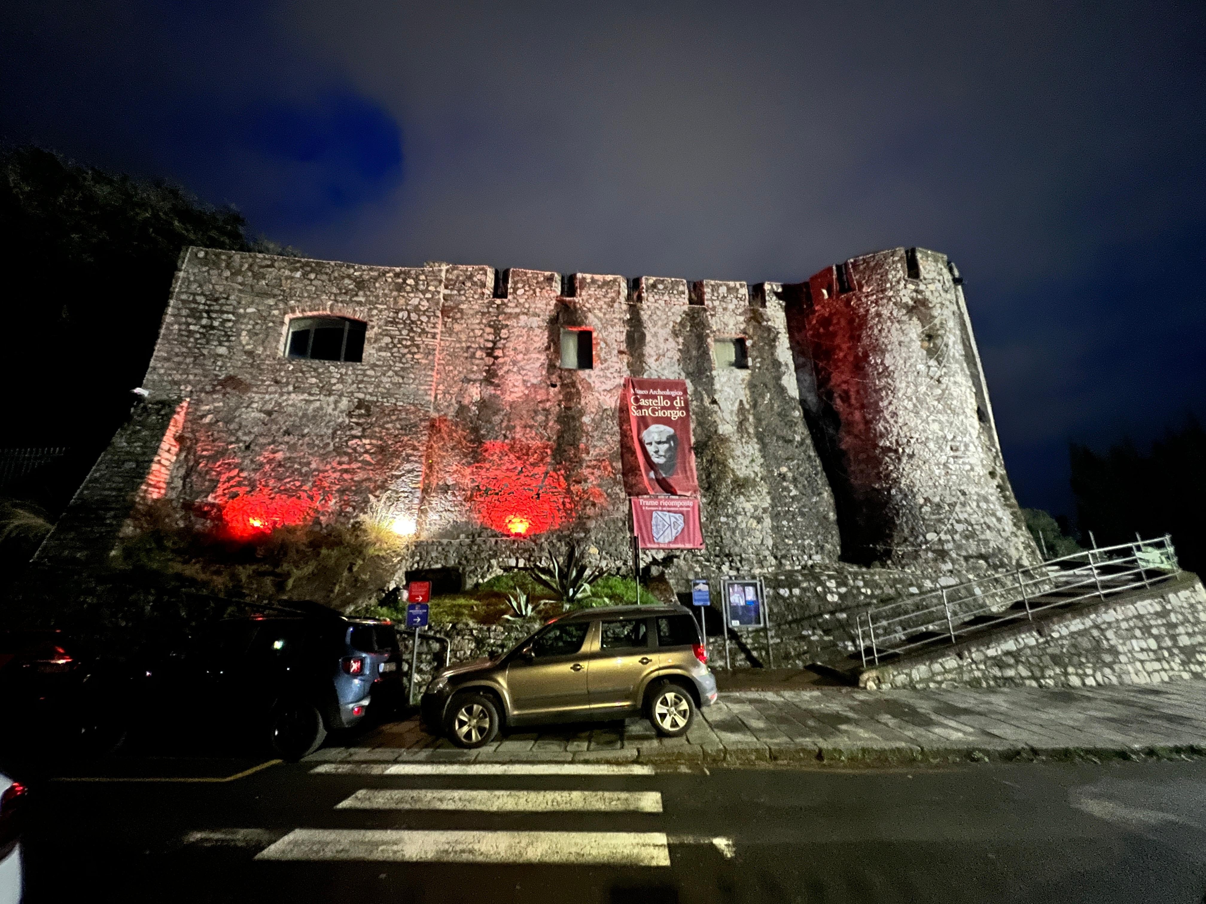 Vista exterior frente al castello