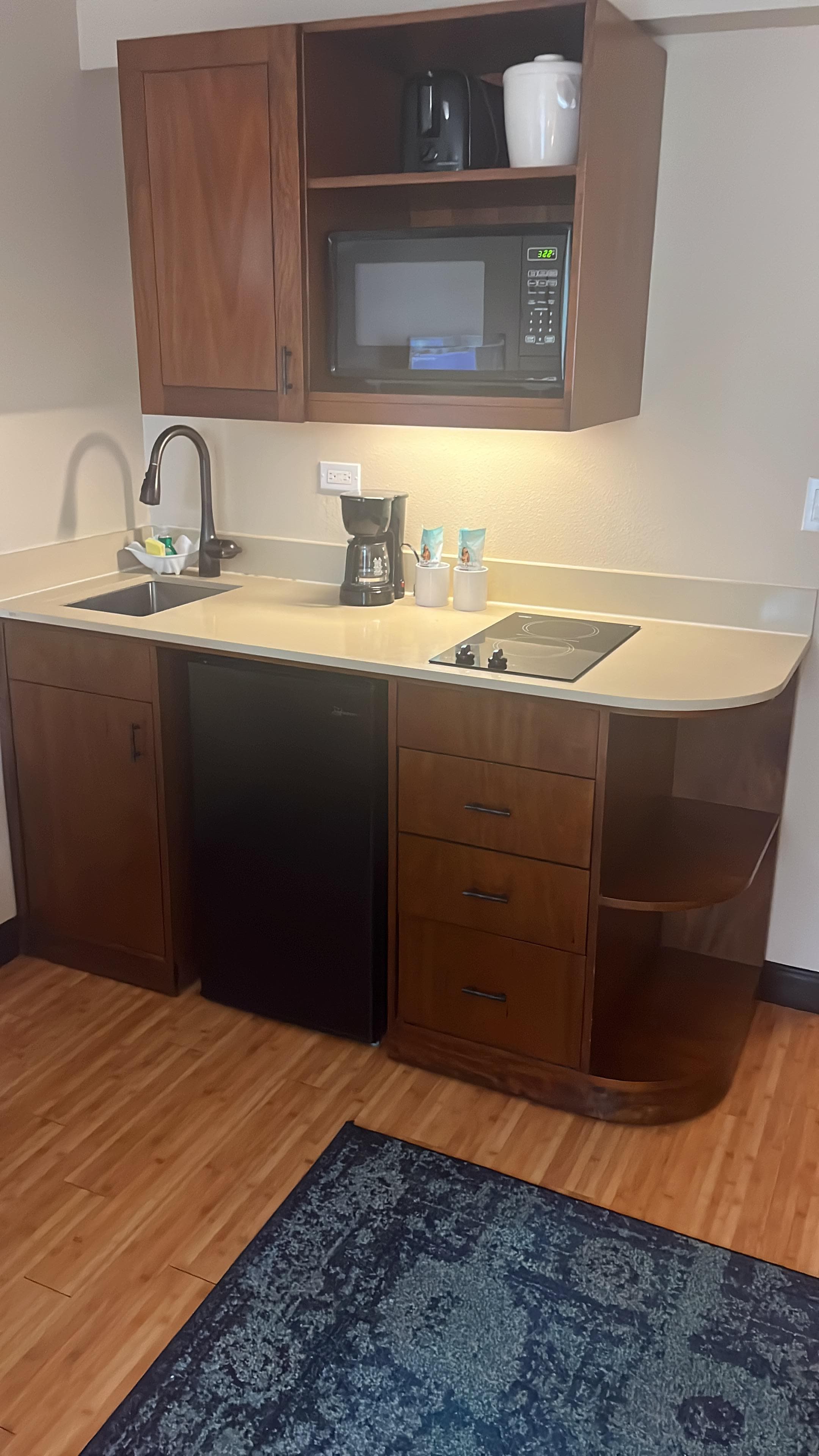 Kitchenette with enough for 2 people 